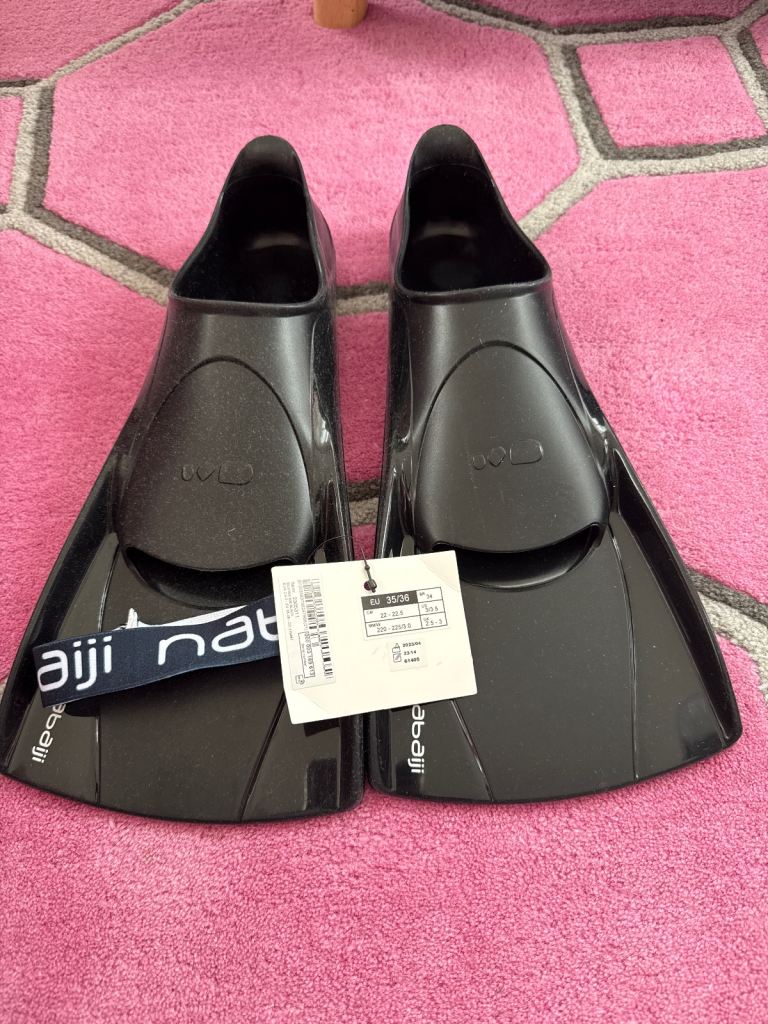 Black Decathlon swimming fins