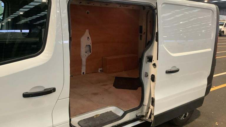 2022 Renault Trafic 2.0 dCi Blue LL30 Business L2 H1 Euro 6 (s/s) 5dr PANEL VAN Diesel Manual