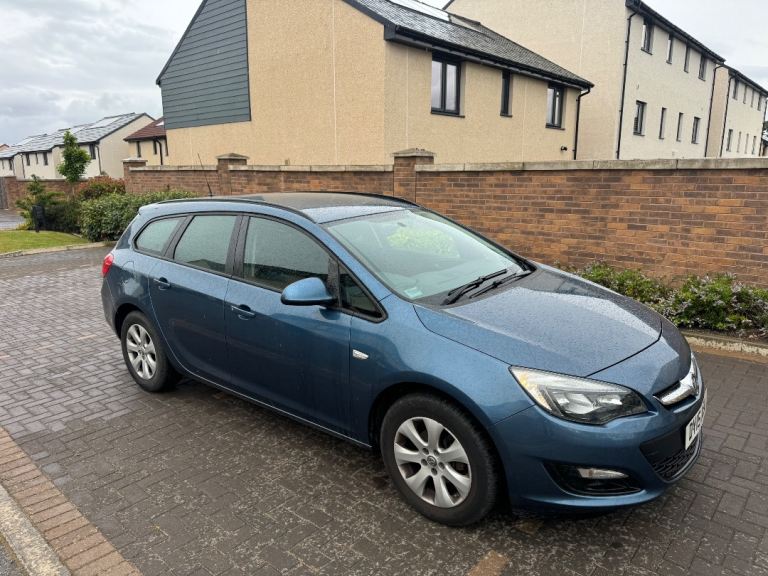 Vauxhall Astra estate 1.6 petrol, ULEZ Free, MOT 19/03/2027,FSH,2 keys