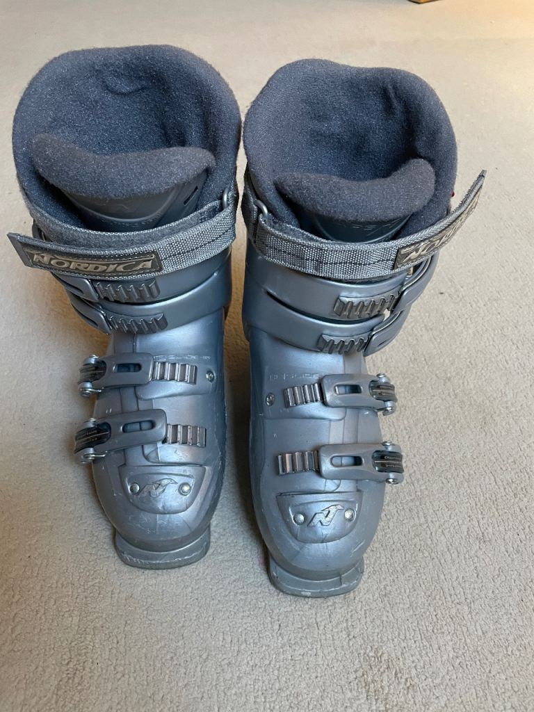 Nordica grey unisex ski boots size 4