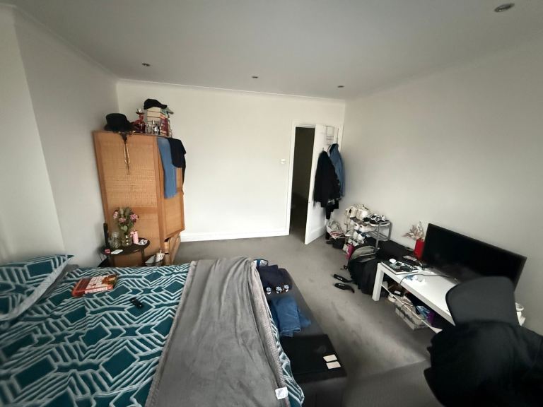 Room to rent in a shared flat in Melville Road