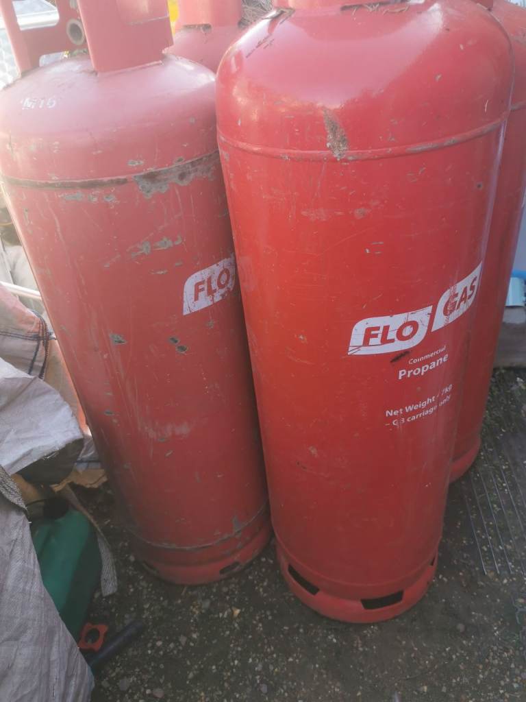 2 x 47 kg gas bottles 