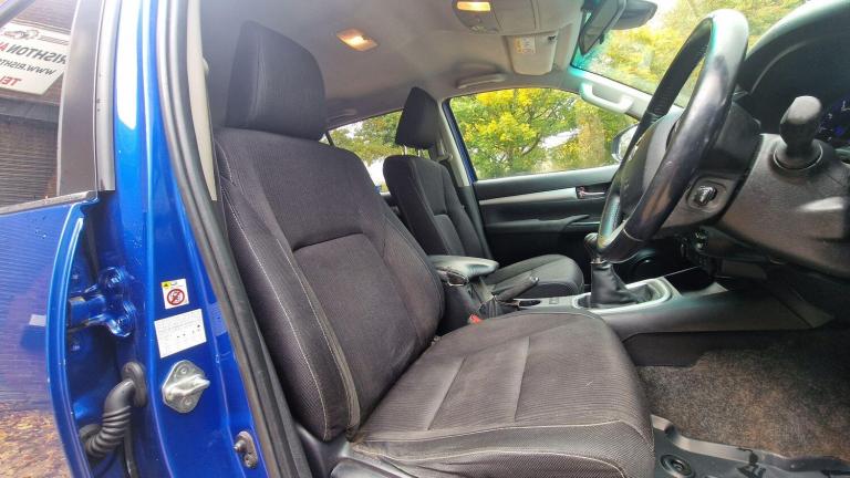 2017 Toyota Hilux Invincible D/Cab Pick Up 2.4 D-4D PICK UP DIESEL Manual