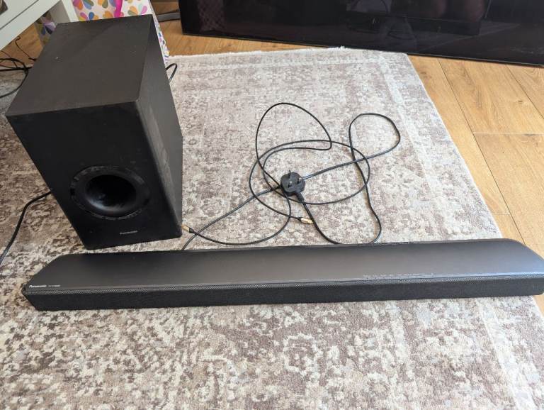 Panasonic su-htb688 sound bar with wireless sub