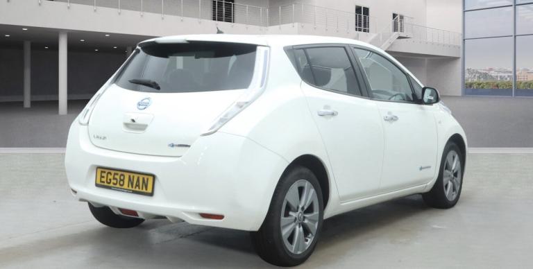 NISSAN LEAF 24kWh Tekna Electric Automatic White 5dr SATNAV+LEATHER+LOWMILES