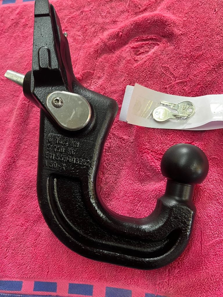 Land Rover Removable Tow hitch