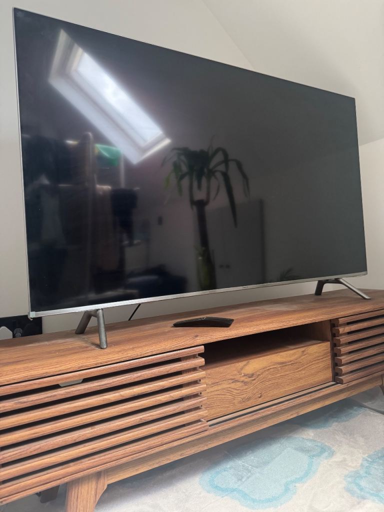As good as new Samsung QLED 4K HDR 55 inch TV