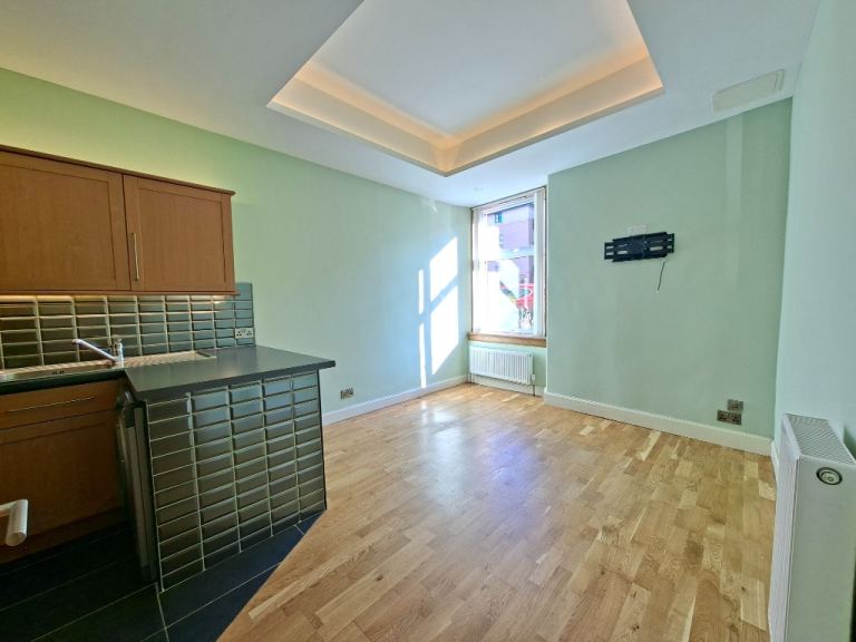 1 bedroom flat in Roseburn Street, Roseburn, Edinburgh, EH12 5PR