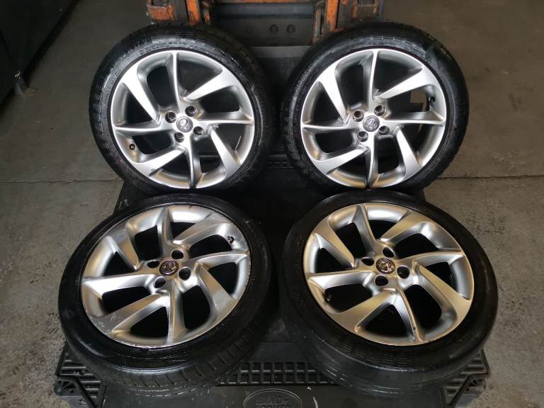 Vauxhall corsa Sri vx line 215 45 17 alloy wheels and tyres