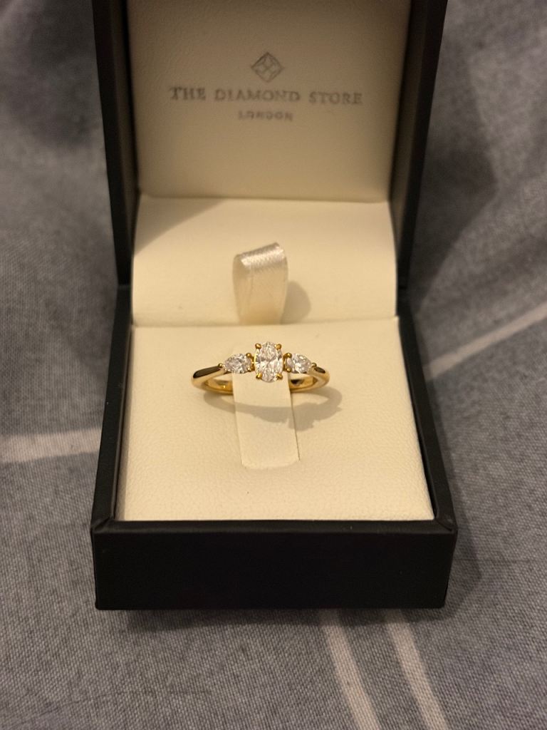 Yellow gold diamond ring