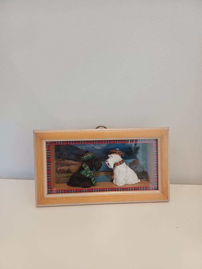 Decorative Wall Miniature with Dogs in Scottish Style