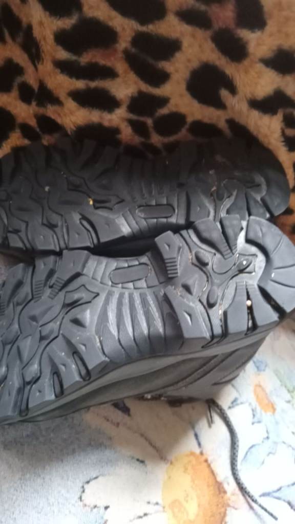 Walking boots size 6