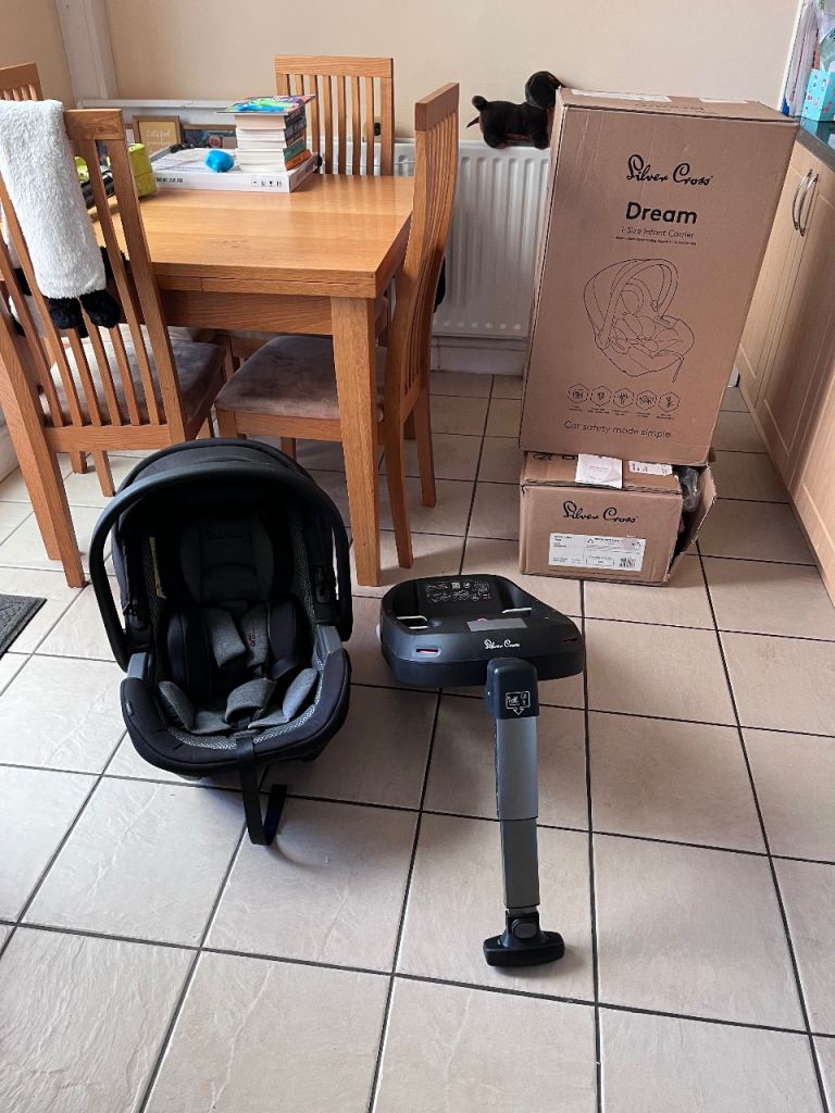 Silver Cross Dream i-Size Infant Carrier and ISOFIX Base