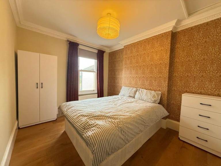 🏠Spacious Double Bedroom Available Now in E14❤️