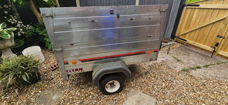 Titan car tipping trailer