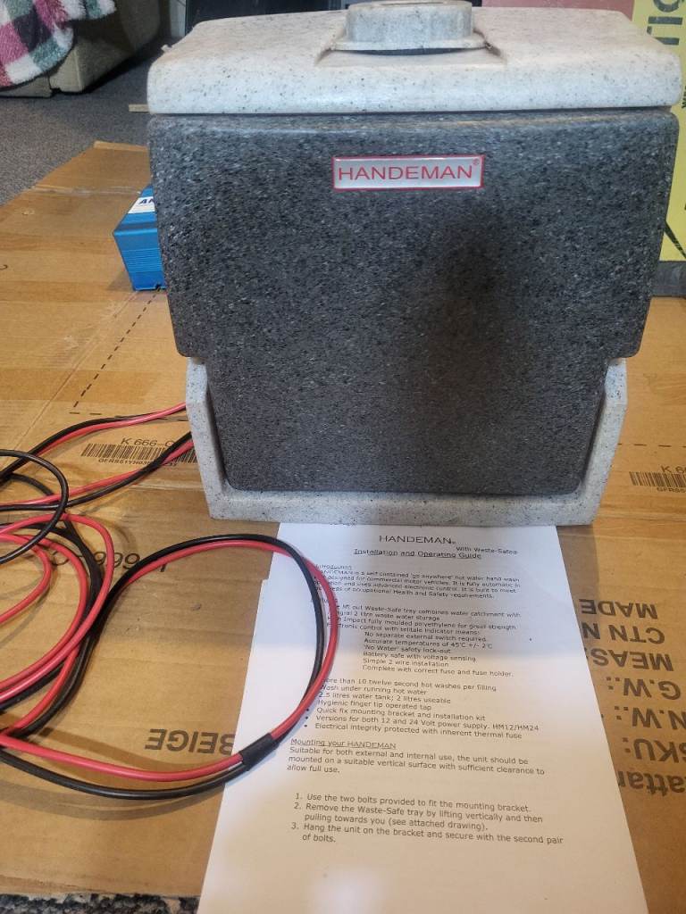 Teal Handeman Portable Heated Handwash Sink (12V / 24V)