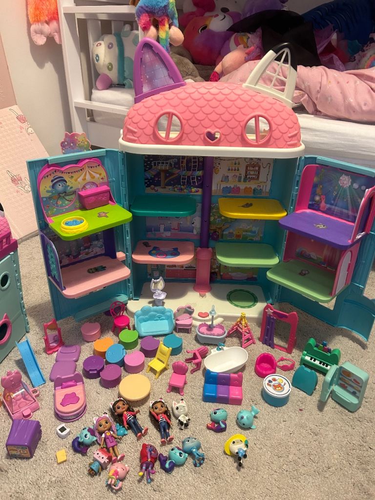 Gabbys doll house and cruise ship 