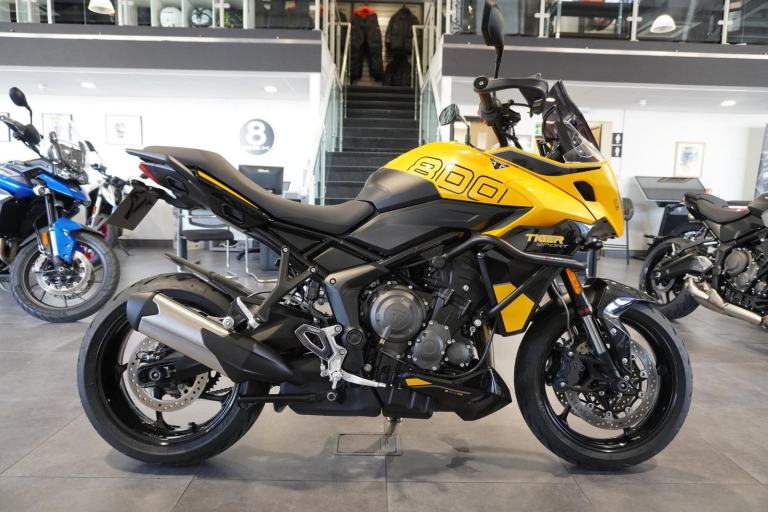 Triumph Tiger Sport 800, 2025, Yellow with just 277miles Only £9995. 