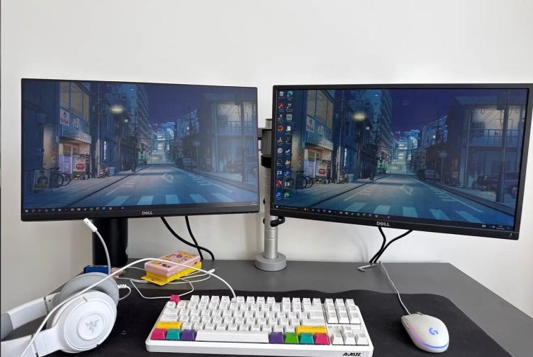 PC, 2 monitors, keyboard, headphones (razer), keyboard mat, desk (if wanted)