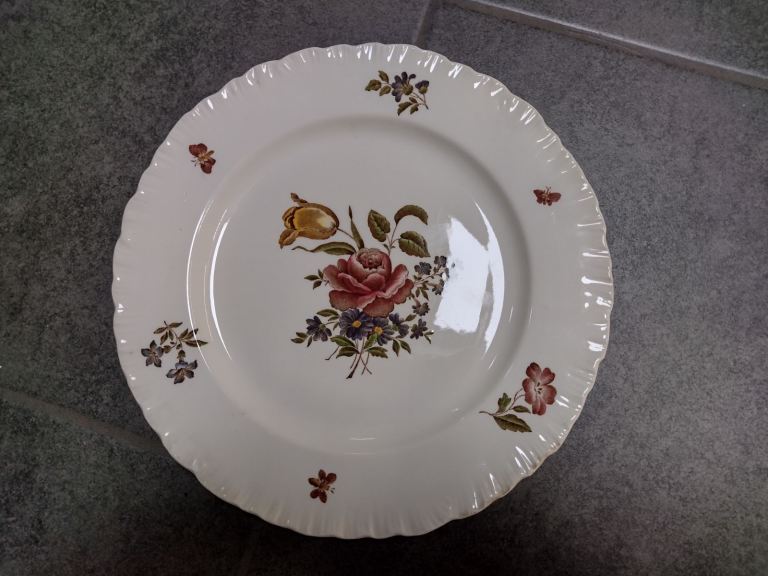 Wedgwood Vintage Rose Plate Beautiful Condition