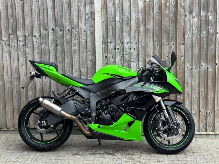 KAWASAKI NINJA ZX6R 2012 (12) SUPER SPORT + FULL SERVICE HISTORY 