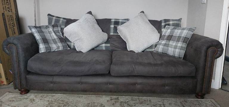 2 sofas