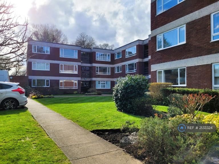 2 bedroom flat in Crofters Court, Birmingham, B15 (2 bed) (#2132324)