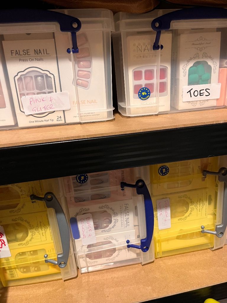 200 boxes of false nails