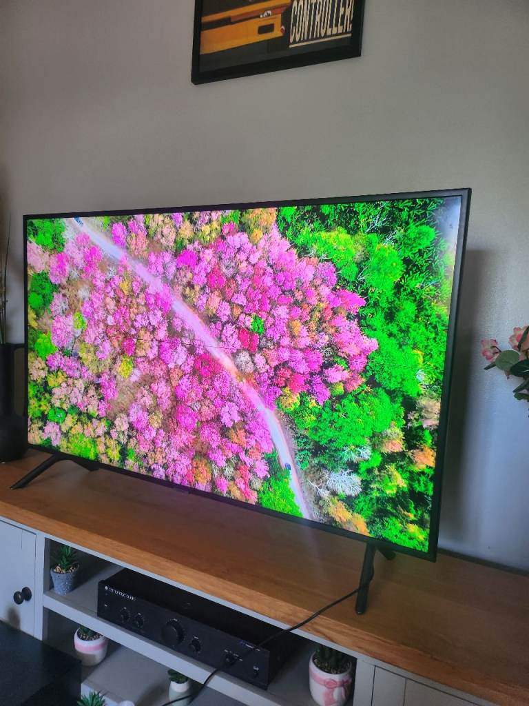50" Samsung 4k Smart CRYSTAL ULTRA UHD LED WiFi TV with REMOTE, LINE ON SCREEN £65