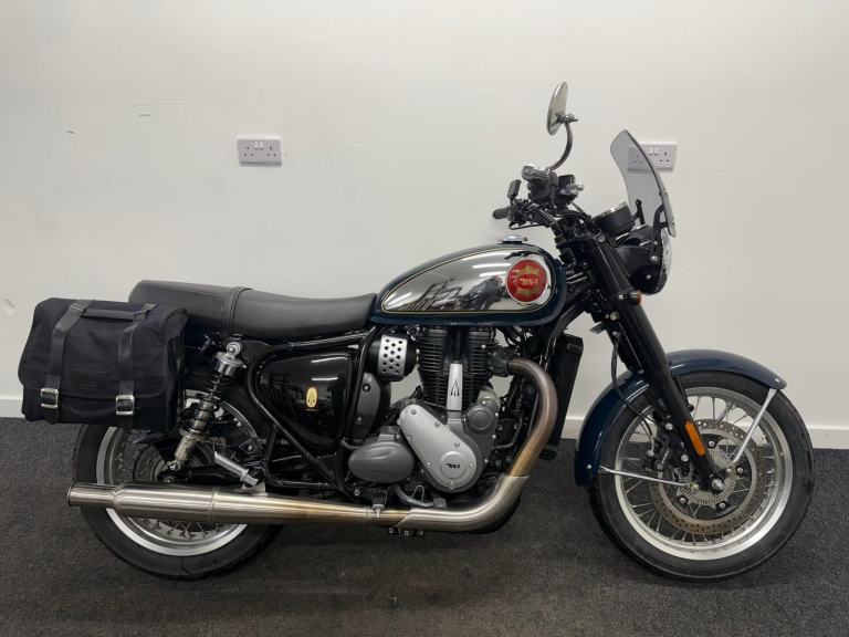 BSA GOLDSTAR ** LOVELY CONDITION - WARRANTY - PANNIERS **