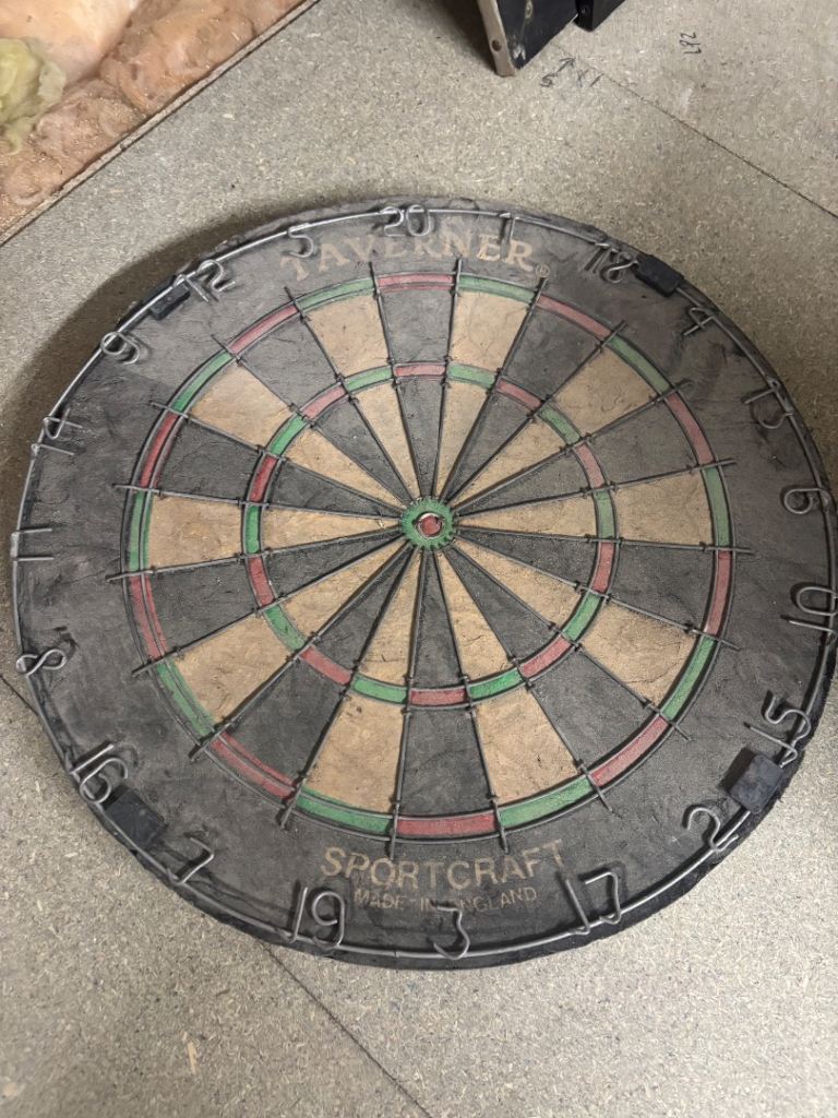 vintage Sportcraft “Taverner” bristle dartboard