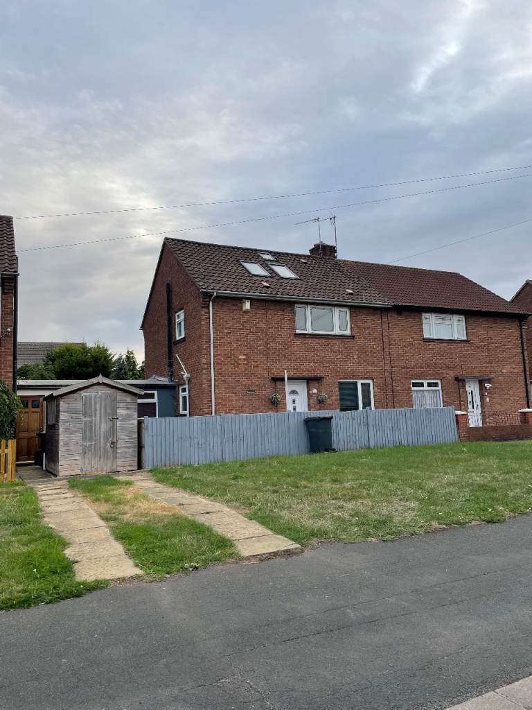 Modern Large Fully Furnished House to rent in Fishponds, Bristol