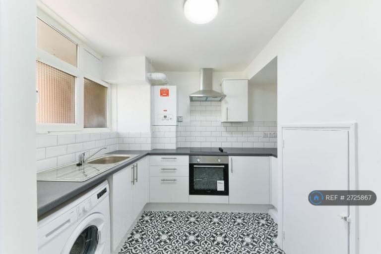 3 bedroom flat in Southwater Close, London, E14 (3 bed) (#2725867)