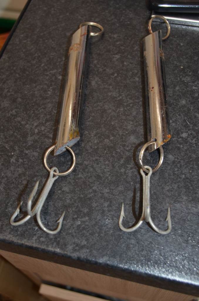 PAIR VINTAGE treble hook very HEAVY 9" LURES  LOOK  UNUSED