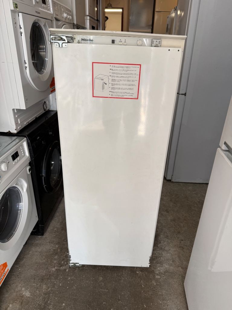 Miele Integrated Fridge K 851 iD - White, Good Condition