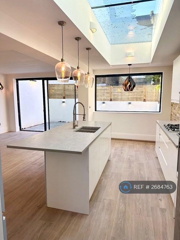 3 bedroom flat in Fernhead Road, London, W9 (3 bed) (#2684763)