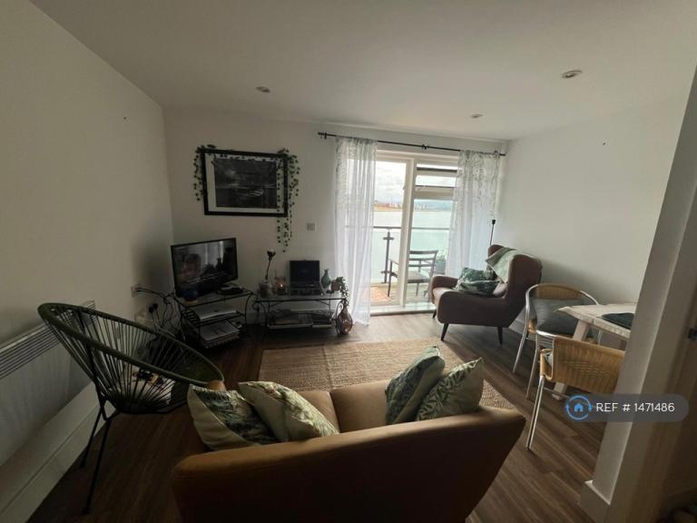 1 bedroom flat in Altamar, Swansea, SA1 (1 bed) (#1471486)