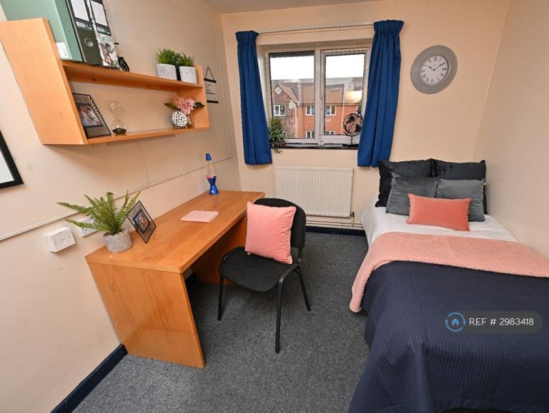 1 bedroom in The Lodge, Bolton, BL3 (#2983418)