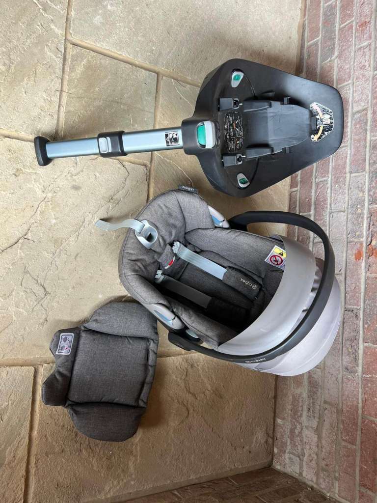 Cybex Cloud Z+ Baby Car Seat with base Z (rotating) with new born insert - good condition