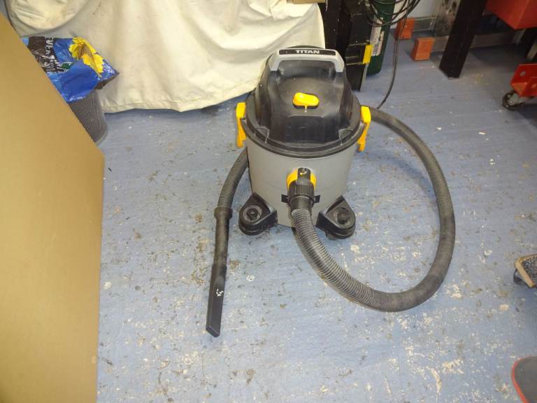 Titan Wet/Dry Vacuum Cleaner 1300W – Good Condition