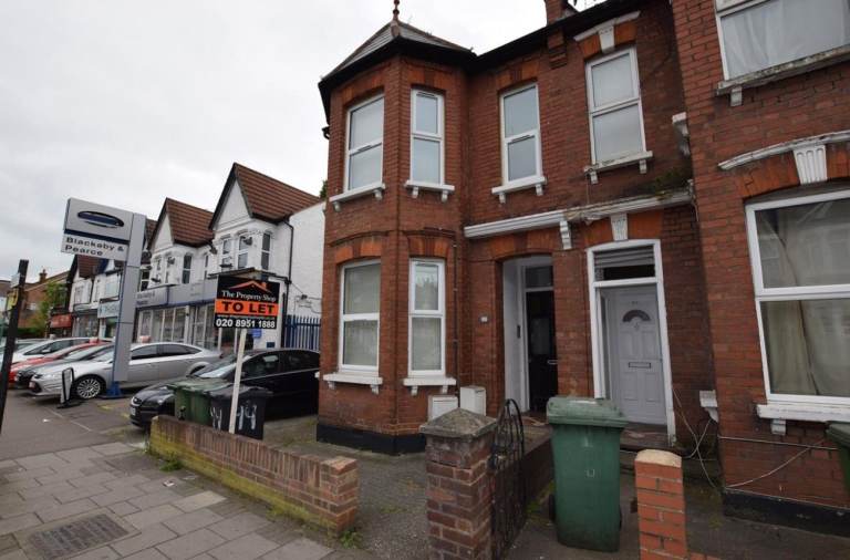 Newly Refurbished 1-Bedroom First Floor Flat to Rent – Headstone Road, Harrow