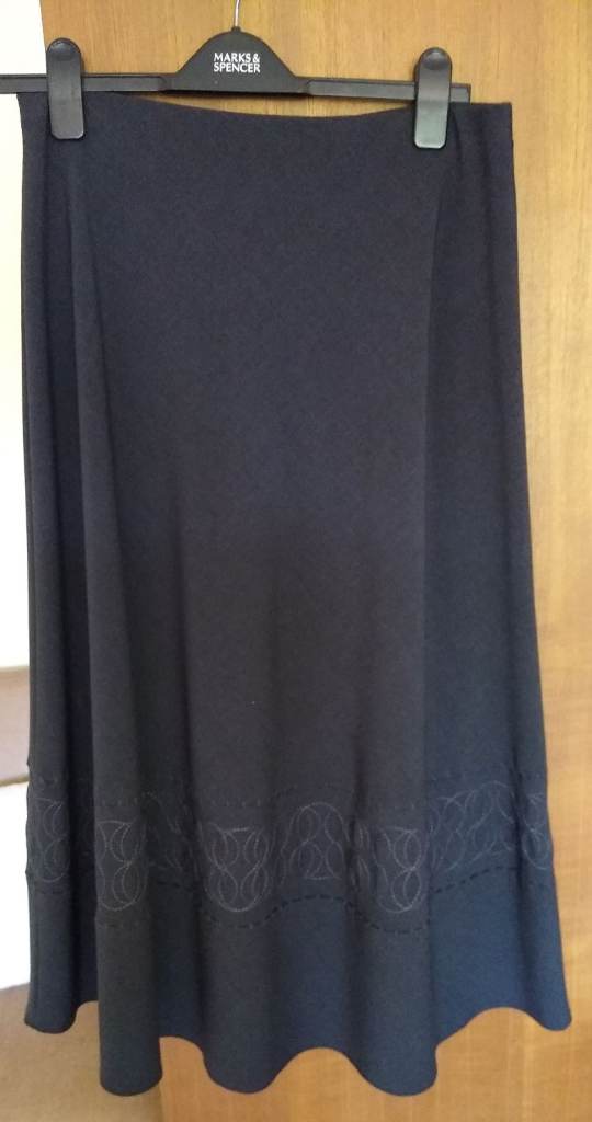 Marks and Spencer Dark Grey Lined Skirt - With Embroidered Design - Size 12