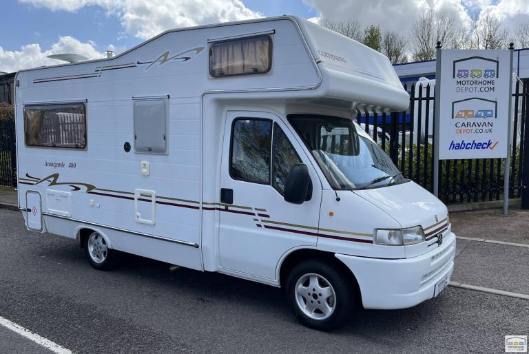 Compass Avatgarde 400 | 4-berth | U-shaped End Lounge | 3200kg | 