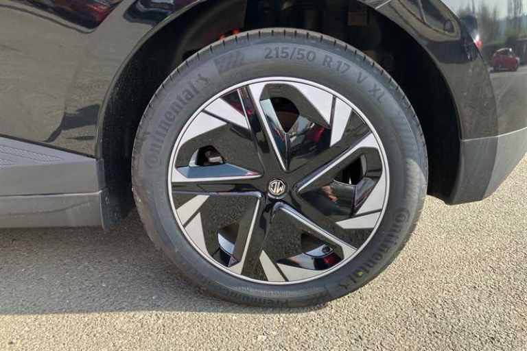 2025 MG MG4 49kWh SE Hatchback 5dr Electric Auto (170 ps) Hatchback Electric Automatic