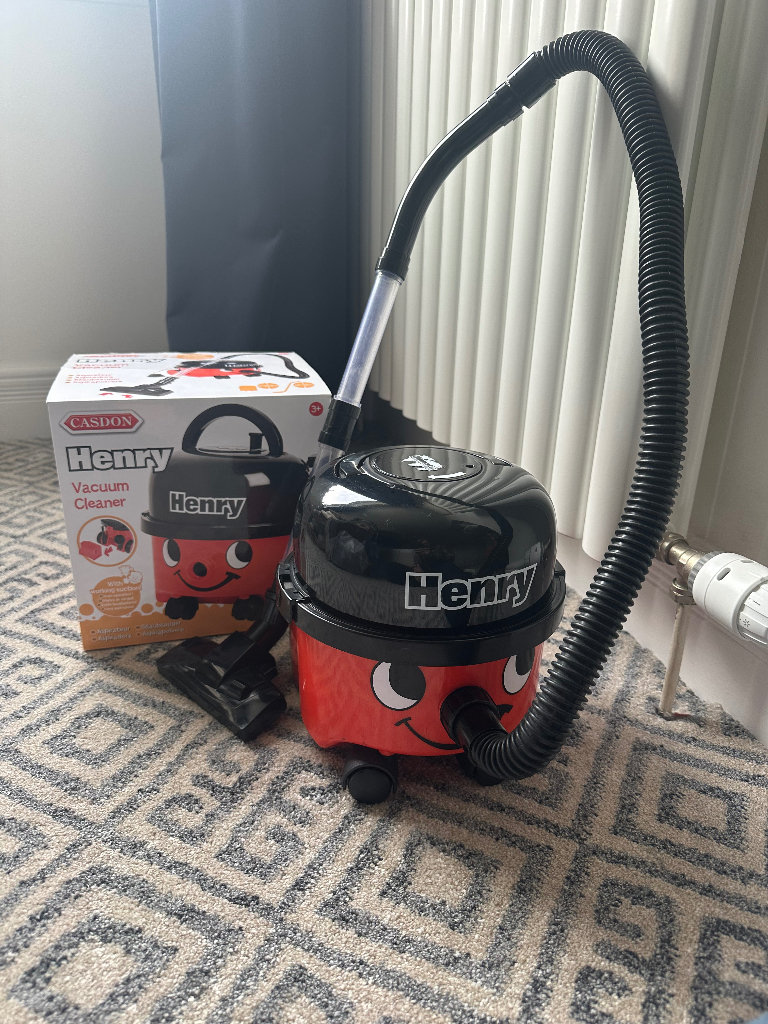 Kid Henry vacuum cleaner 