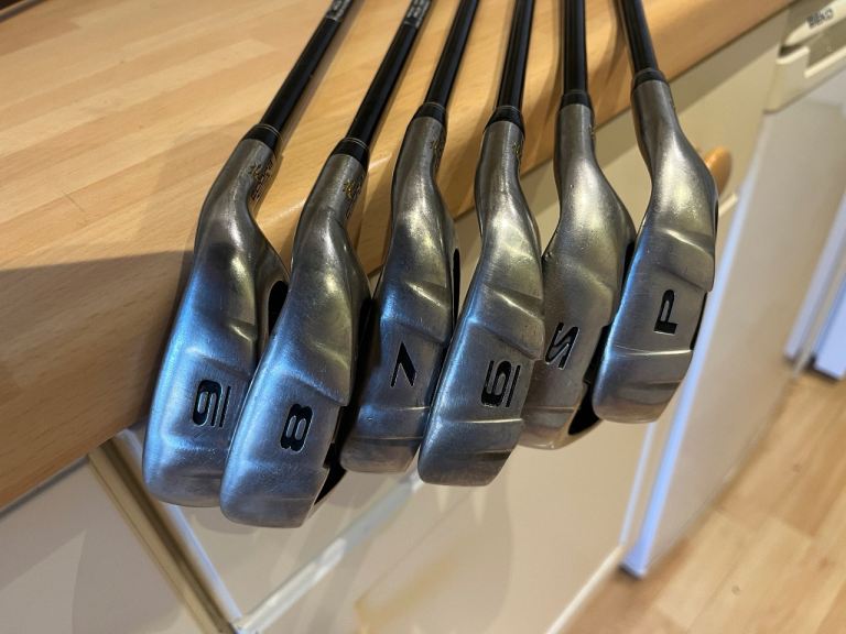 Set of 6 Golf Irons – Good Condition, Black and Silver