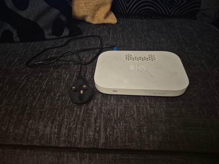 image for Sky wi fi booster model EE120