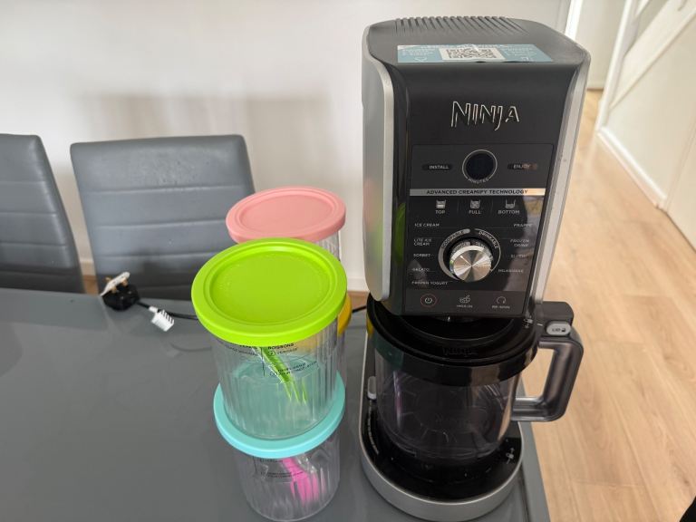 Ninja CREAMi Deluxe 10-in-1 Ice Cream & Frozen Drink Maker – NC501UK with 4 tubs
