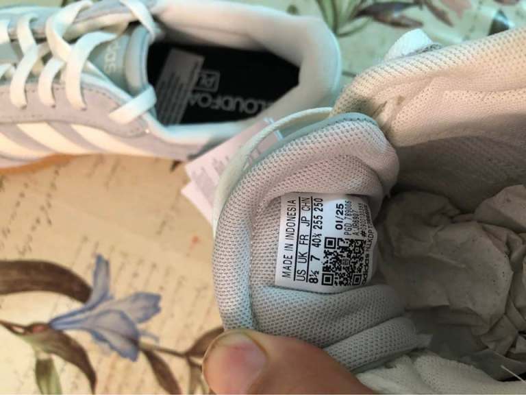 Adidas unisex trainers size 7 Brand new