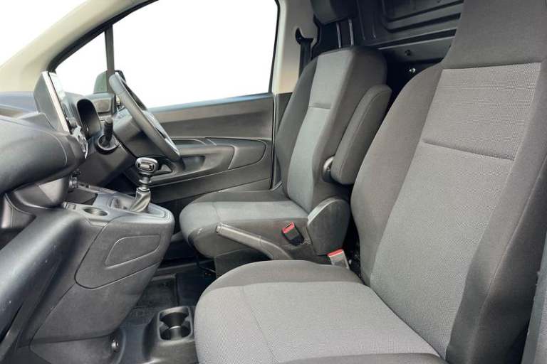 2022 Vauxhall Combo 2300 1.5 Turbo D 100ps H1 Dynamic Van PANEL VAN DIESEL Manual